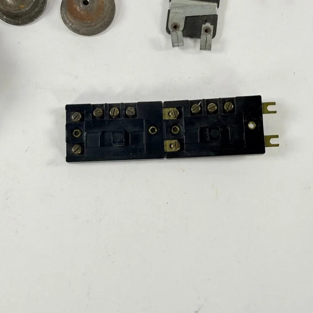 American Flyer & Lionel Model Train Connectors & 6 Uncoupler Wheels